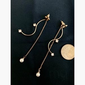 Wave shape gold metal earrings